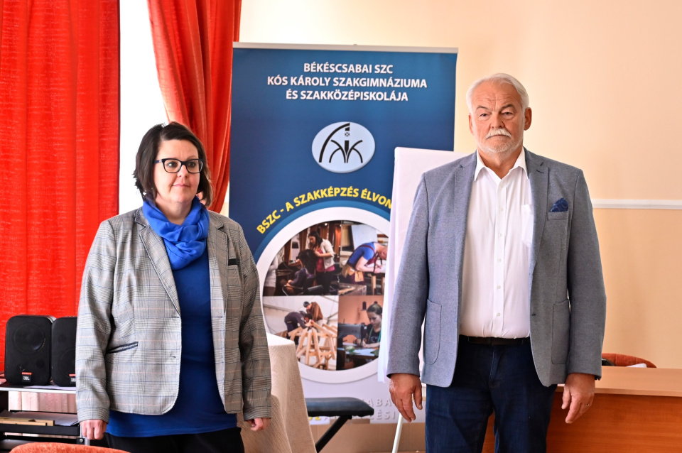 Ilcsi kozmetikus bemutató a Kósban