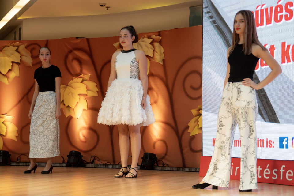 Glamour napok divatbemutató Csaba Centerben